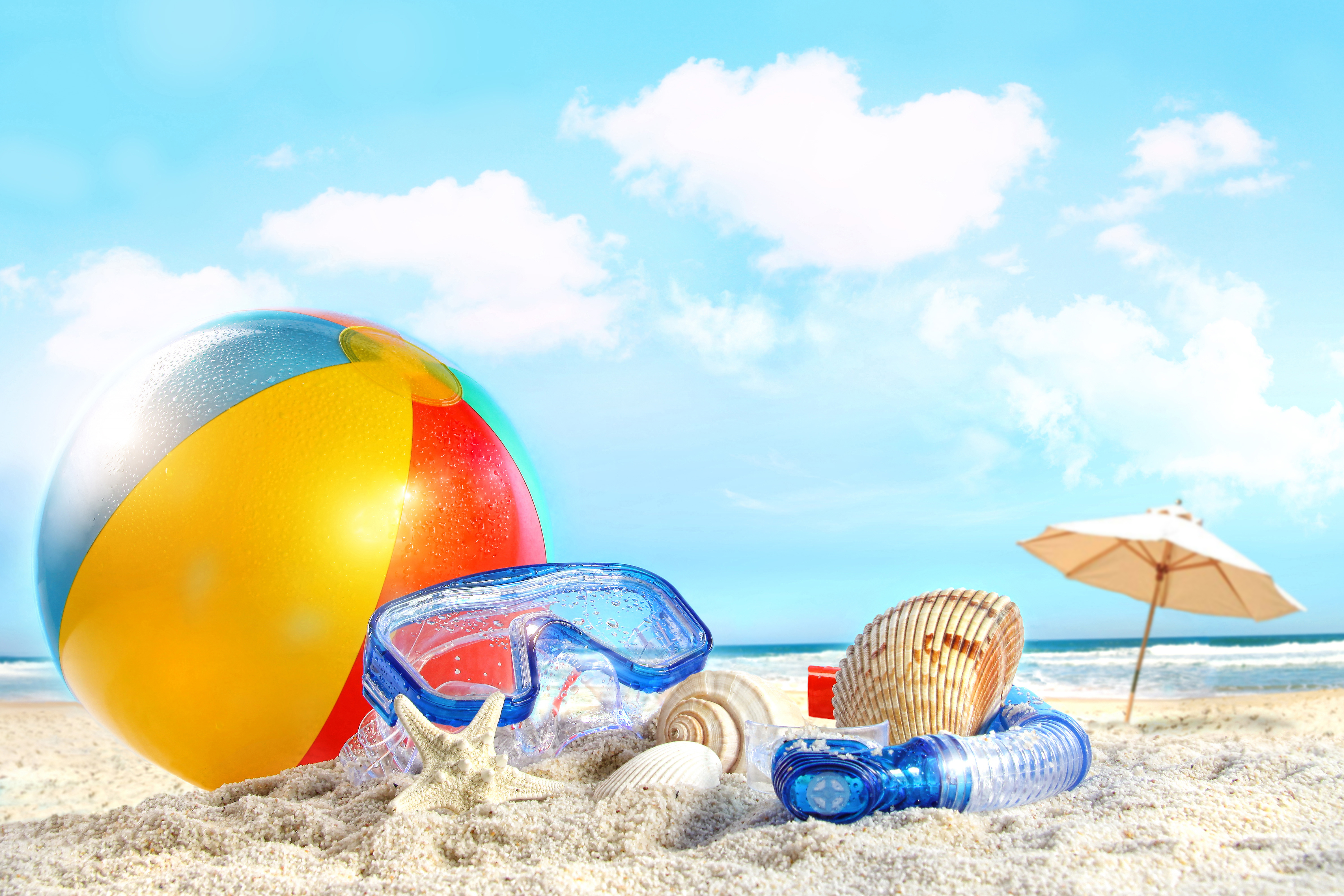 Какие предметы на пляже. Лето море. Лето пляж. Лето море солнце пляж. Летние картинки.