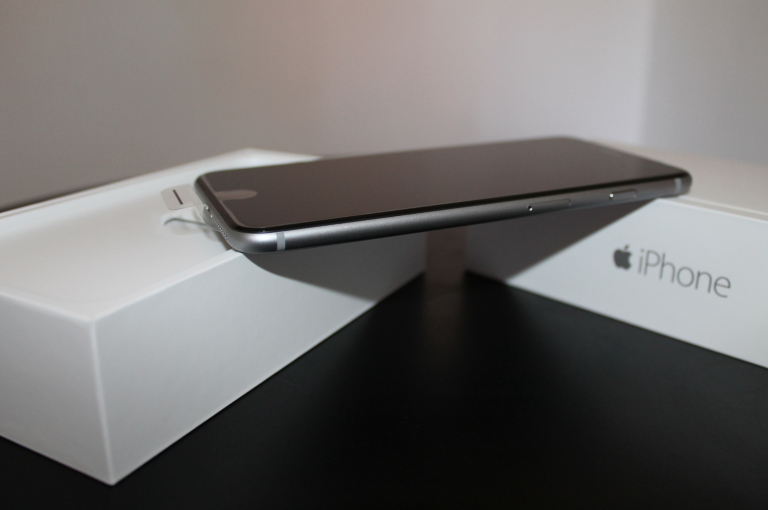 Китайский оператор первым раскрыл данные о характеристиках iPhone 6s и дате старта его продаж