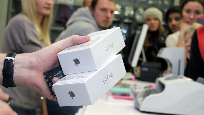 Отечественные ритейлеры не намерены поднимать ценник на продукты Apple