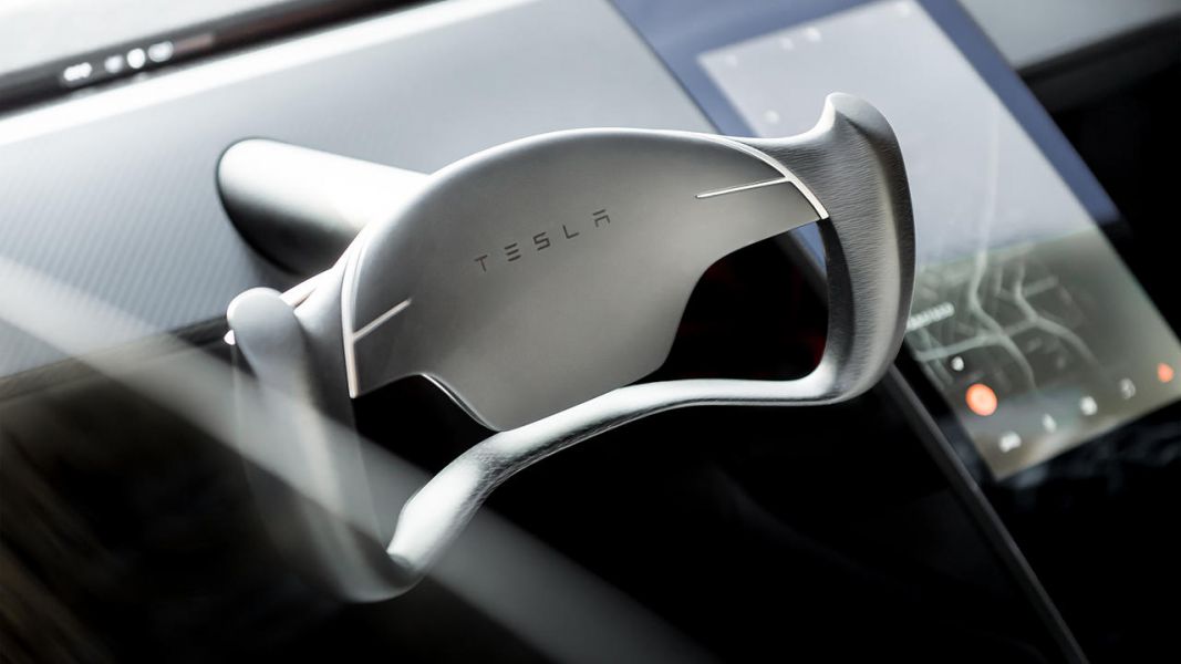 Илон Маск представил электрический грузовик Tesla и новый спорткар