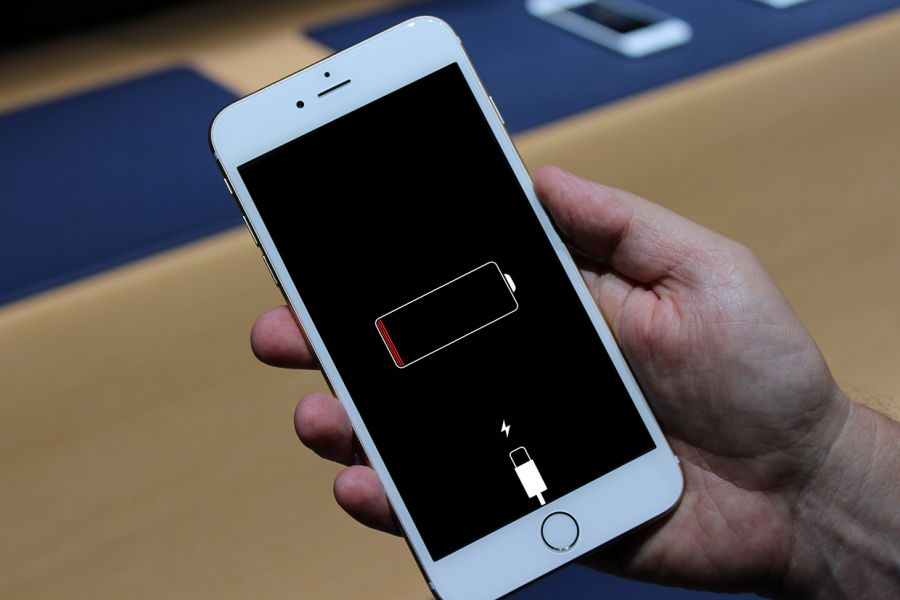 Apple начала менять аккумуляторы в старых iPhone
