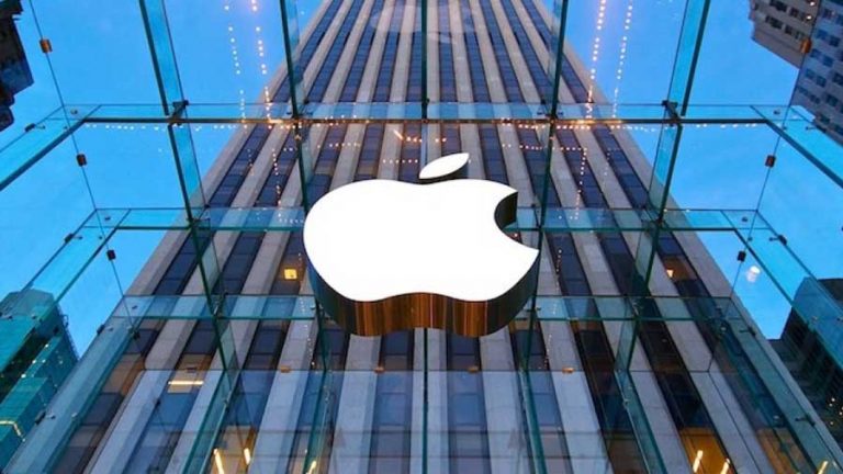 До чего хорош: Apple Store в Нью-Йорке стал разноцветным