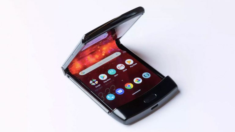 Демонстрационную раскладушку Moto Razr превратили в хлам