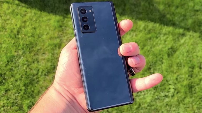 Samsung Galaxy Z Fold 2 появился на «живом» видео