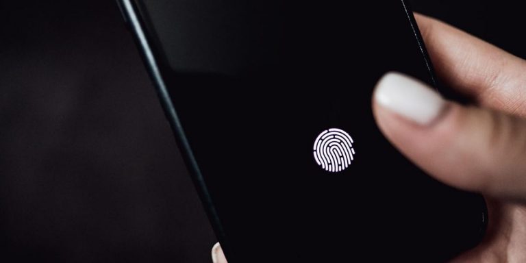 Apple запатентовала подэкранный сканер Touch ID