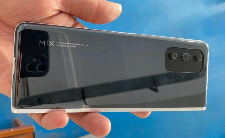 Складной Xiaomi Mi Mix Fold появился на первом фото до анонса