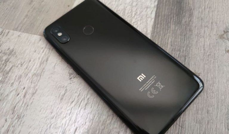 Старые смартфоны Xiaomi получили MIUI 12.5