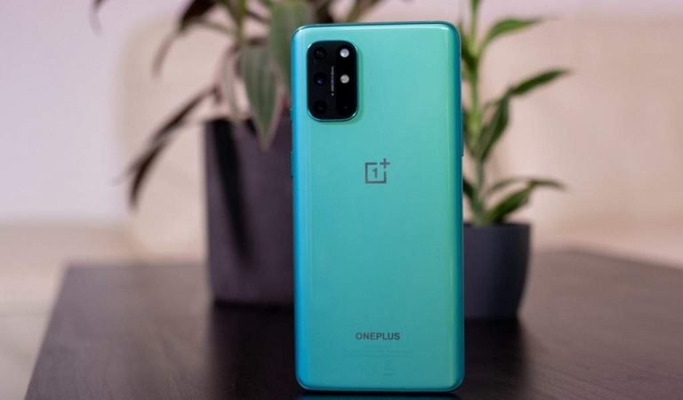 Компания OnePlus улучшила два своих смартфона — и никому не сказала