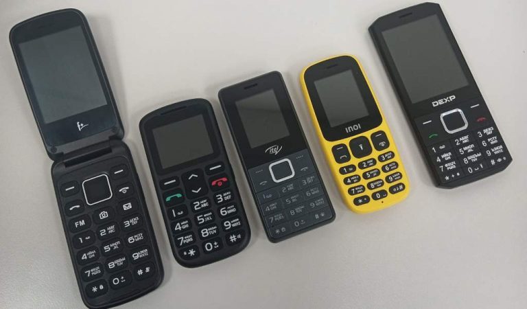 В кнопочных телефонах найдены функции для перехвата SMS и «слива» данных в сеть