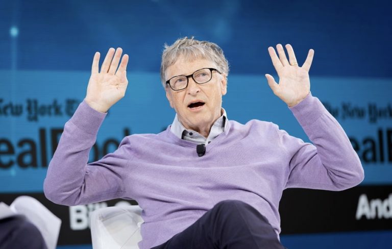 Билл Гейтс рассказал, каким смартфоном пользуется