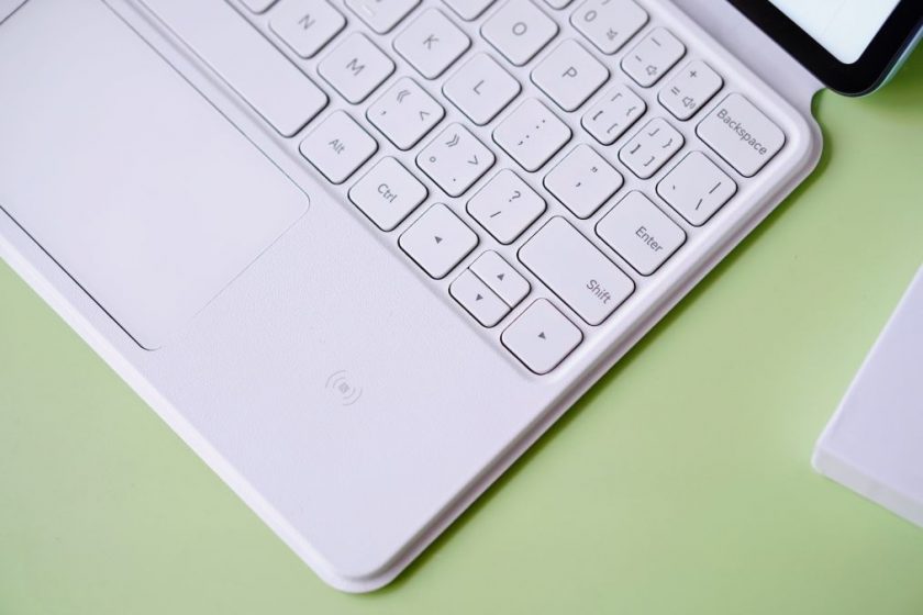 Планшет Xiaomi Pad 6 Pro с чехлом-клавиатурой впервые показали на живых ...