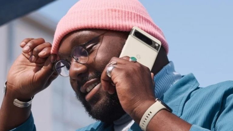 Google случайно раскрыла дизайн Pixel 8 Pro на «живой» фотографии