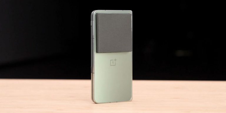OnePlus вживую показала свой первый складной смартфон