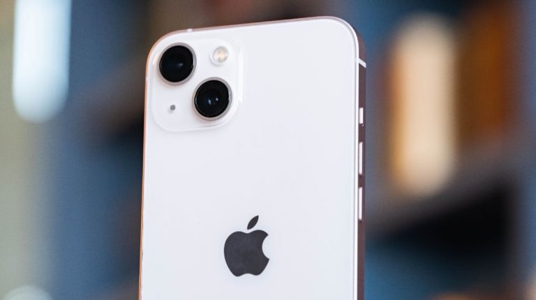 iPhone 13 заметно подешевел в России