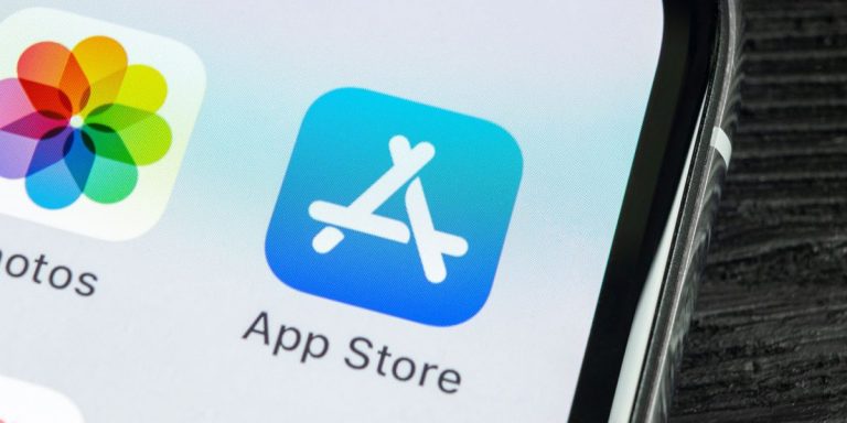 Apple повысит цены в российском App Store из-за роста НДС до 22%