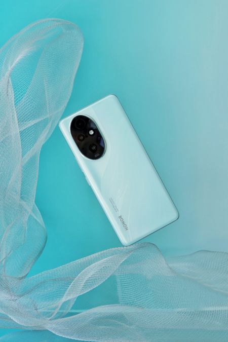 Появились качественные живые фото HONOR 200 Pro в четырех цветах