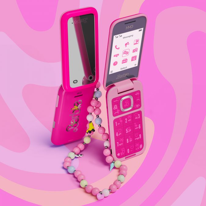 HMD представила два Barbie Phone — кукольные «раскладушки» со сменными крышками