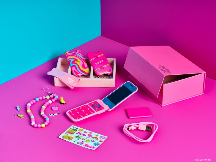 HMD представила два Barbie Phone — кукольные «раскладушки» со сменными крышками
