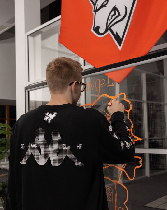 Бренд Kappa и Virtus.pro представили новую коллекцию одежды