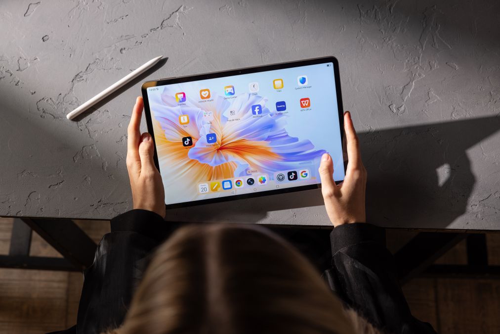 В России начались продажи HONOR Pad V9 — тонкий и прочный планшет с ИИ