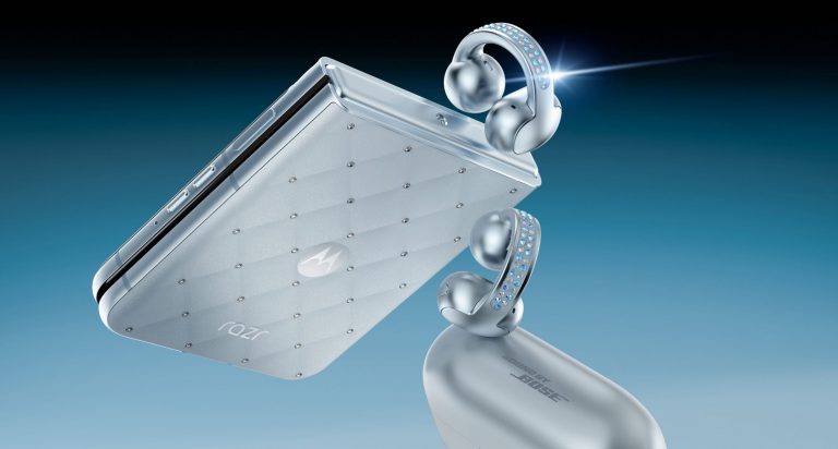 Motorola выпустит раскладушку и наушники с кристаллами Swarovski