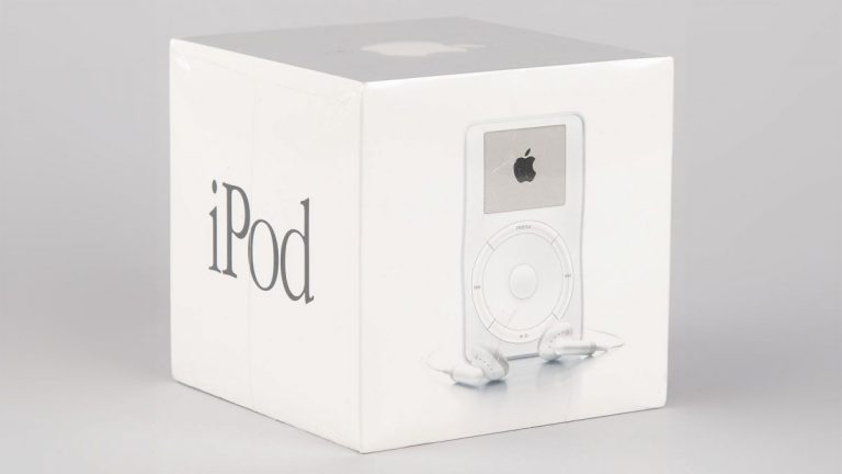 Запечатанный iPod 2001 года продали за рекордные $40 тысяч