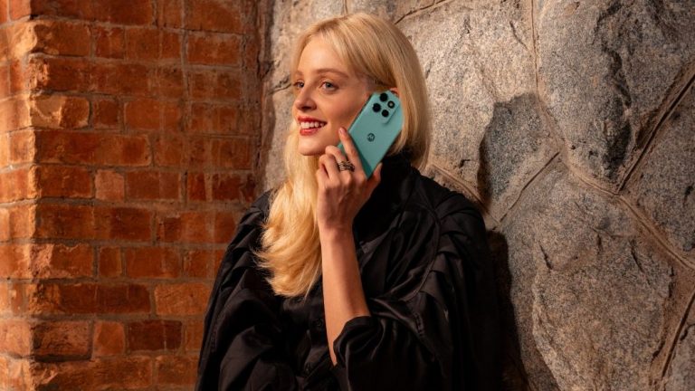 Motorola представила Edge 60 Neo — прочный среднебюджетник в компактном корпусе