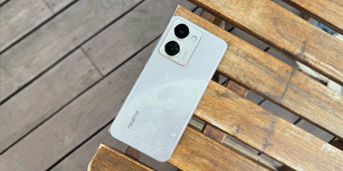 Обзор realme P3 Ultra: лунная магия светящейся крышки