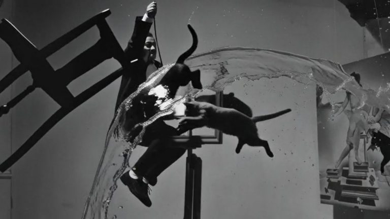 Алиса научилась «оживлять» фото по любым заданным сюжетам