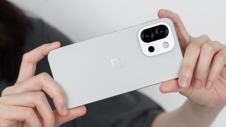 Очередной отказ от MediaTek: «сердцем» OnePlus 15T станет топовый Snapdragon