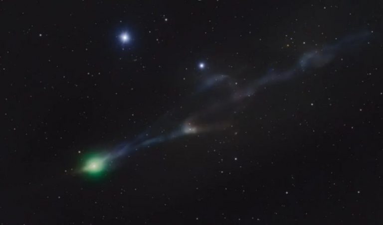 Приближающаяся к Земле комета 3I/ATLAS снижает яркость