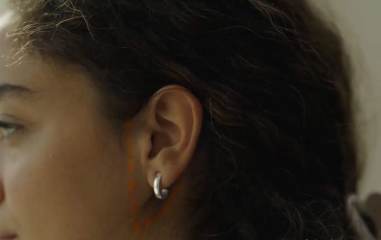 Представлены смарт-серьги Lumia 2