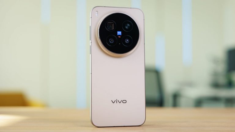 В России начались продажи камерофонов Vivo X300 и X300 Pro: цены