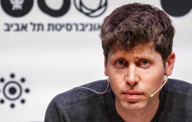 Человеческая эволюция 2.0: проект Merge Labs учит мозг общаться с ИИ без имплантов