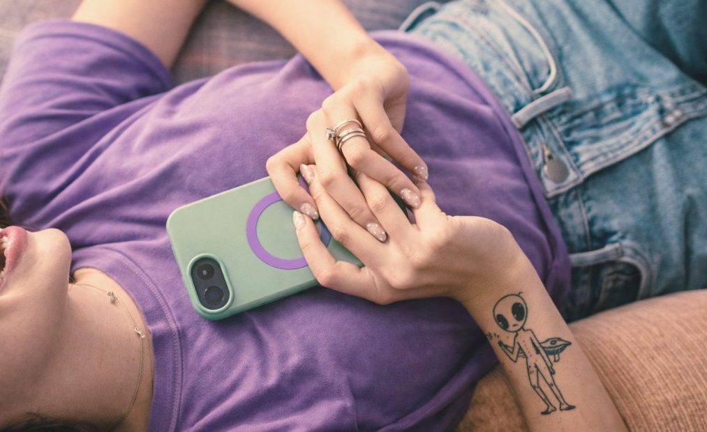 Люди начинают влюбляться в чат-ботов и использовать ИИ как эмоциональную опору