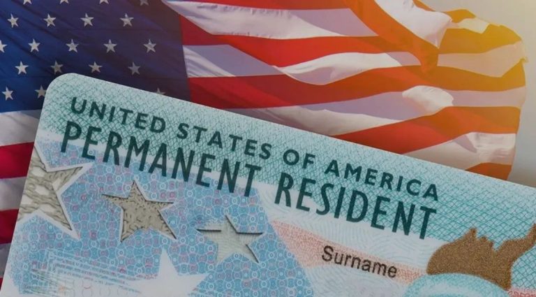 США приостановили программу розыгрыша грин-карт