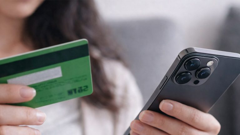 Банки начали выяснять, кем приходится получатель при крупных переводах