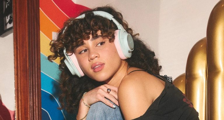 Fender представила свои первые беспроводные наушники с автономностью до 100 часов