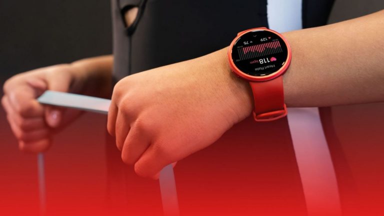 Вышли доступные смарт-часы Reebok Rush для спортсменов-любителей