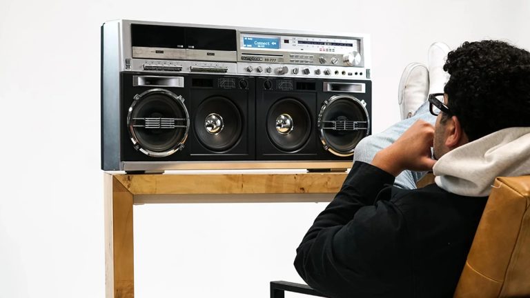 Кассеты вернулись: на Kickstarter завирусился бумбокс с Bluetooth