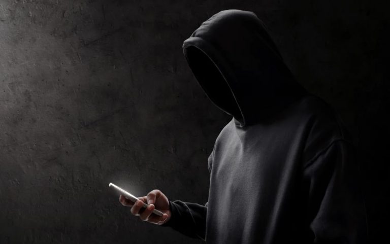 РБК: Минцифры признало, что искать VPN на iPhone намного сложнее