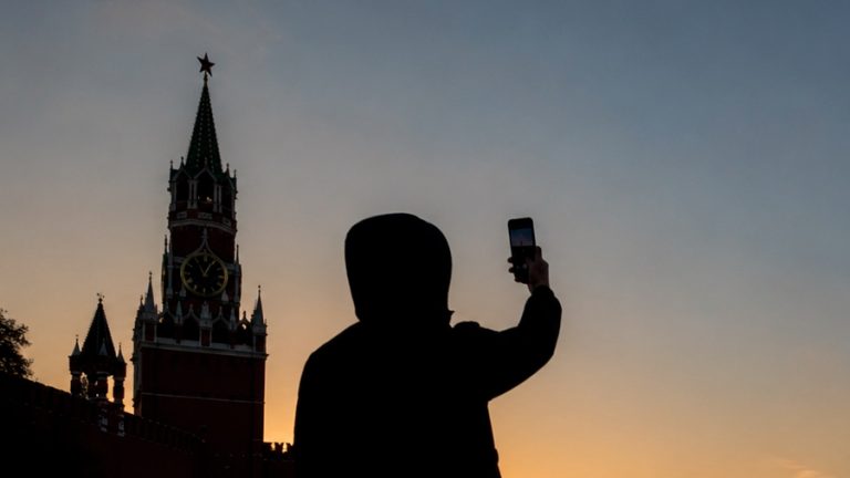 «Ъ»: в Москве могут отключить мобильный интернет на майские праздники