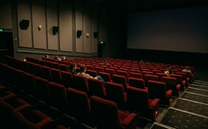 Российские кинотеатры не будут показывать зарубежные фильмы в майские праздники