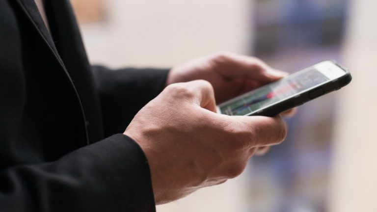 Ряд переводов через СБП станут платными с 1 мая