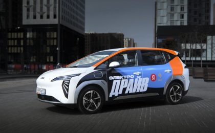 Электромобили UMO 5 стали доступны для аренды в каршеринге Яндекса