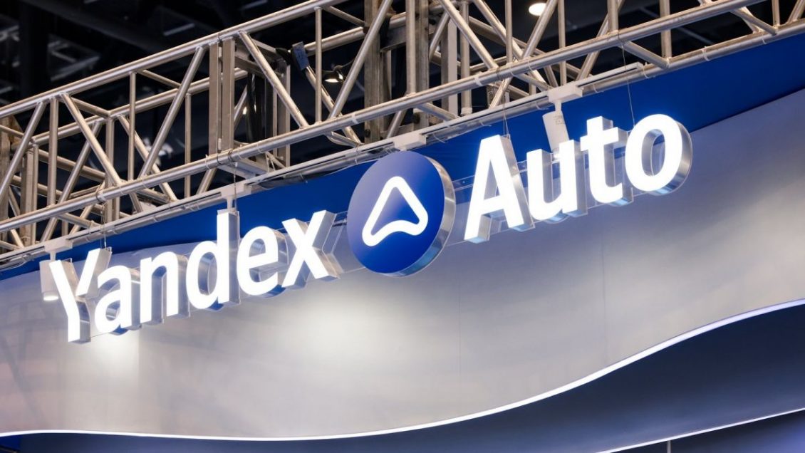 Представлена новая ИИ-платформа «Яндекс Авто» с Алисой