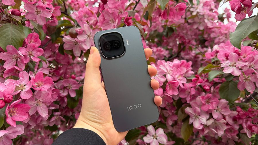 Обзор iQOO 15R: честный субфлагман или просто крепкий середняк?