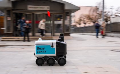 Роботы-доставщики Яндекса получили ИИ для прогнозирования движения пешеходов