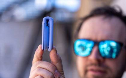 Logitech выпустила складную мышь Mobi Fold, которая помещается в карман