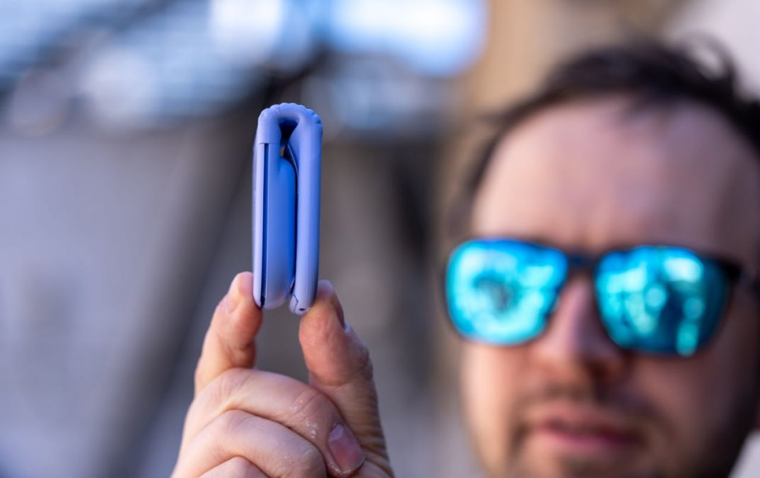 Logitech выпустила складную мышь Mobi Fold, которая помещается в карман
